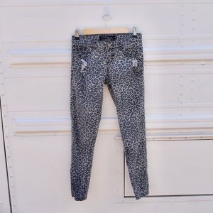 Billabong Leopard print jeans A21